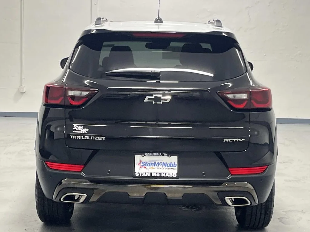 New 2026 Mosaic Black Metallic Chevrolet ACTIV image 7