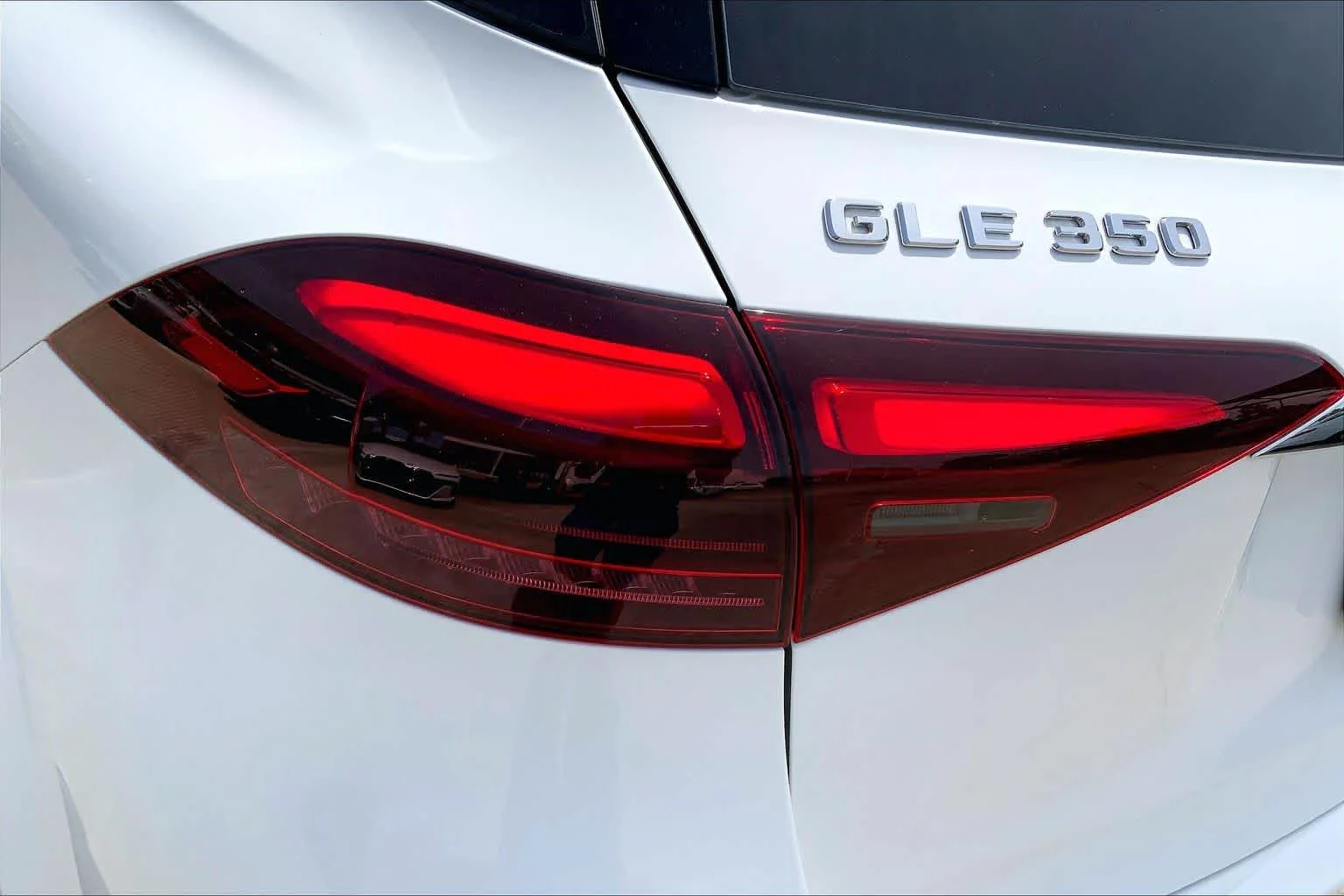 Used 2024 Polar White Mercedes-Benz GLE 350 image 27