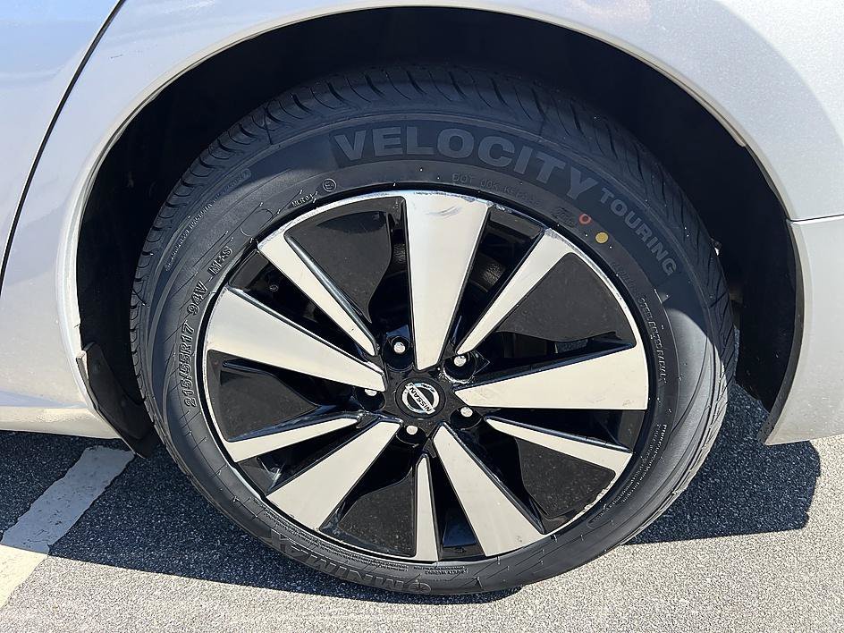 Used 2021 Brilliant Silver Metallic Nissan 2.5 SV image 5