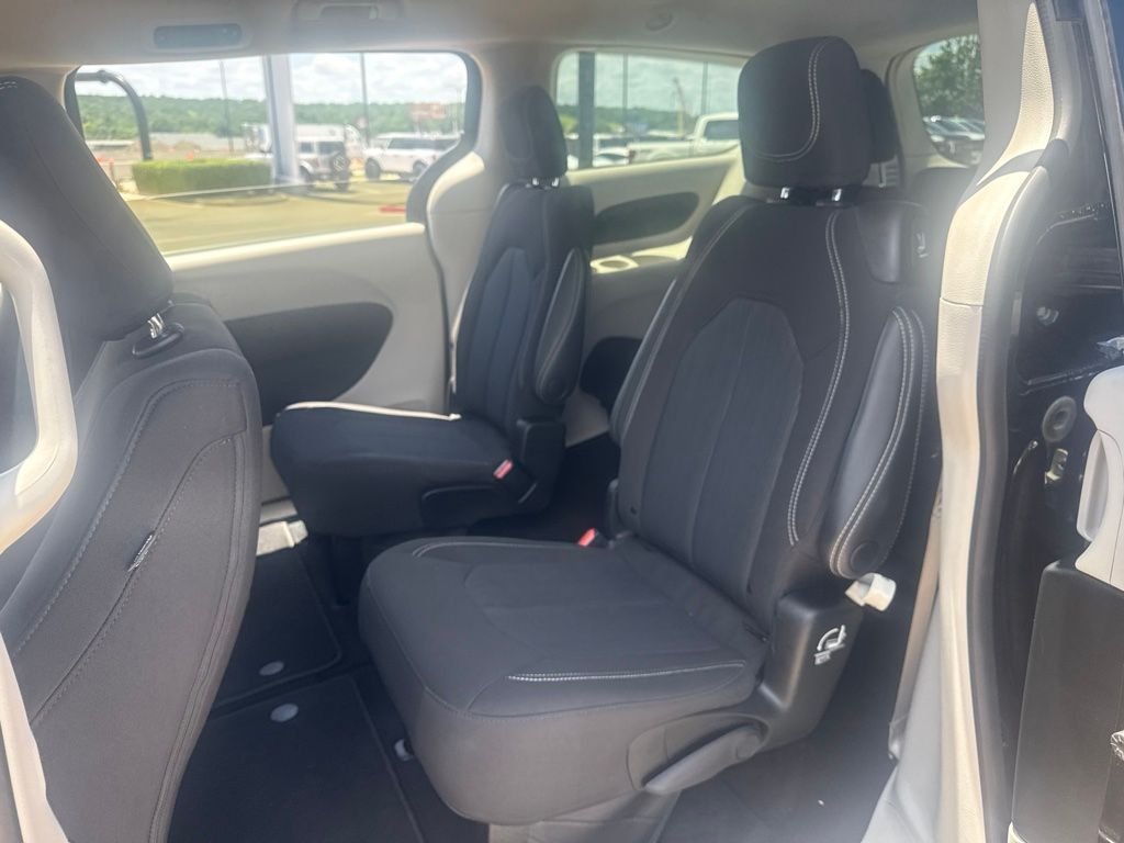 Used 2023 Brilliant Black Crystal Pearlcoat Chrysler LX image 7