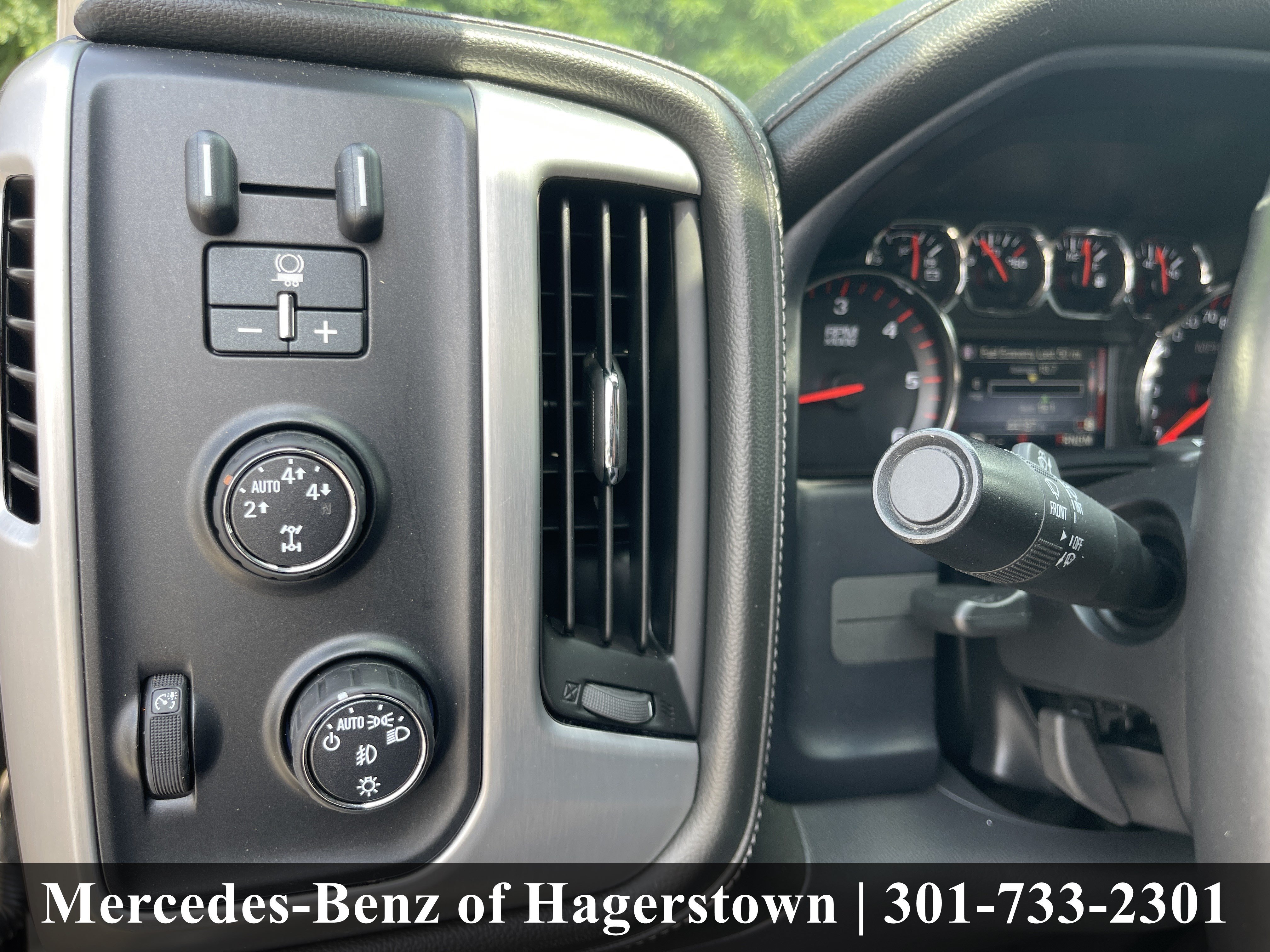 Used 2015 Quicksilver Metallic GMC SLE 4WD Crew Cab 153.0 image 17