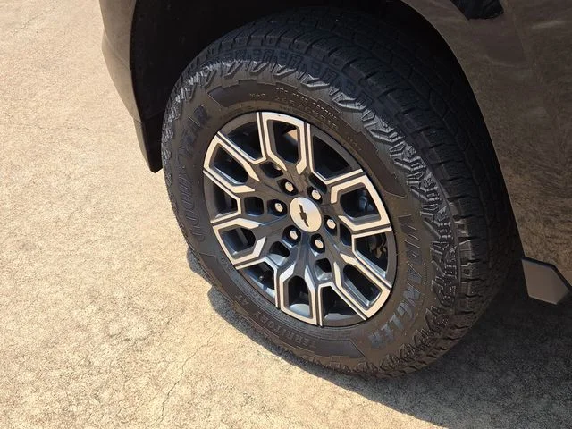 Used 2025 Black Chevrolet Z71 image 8