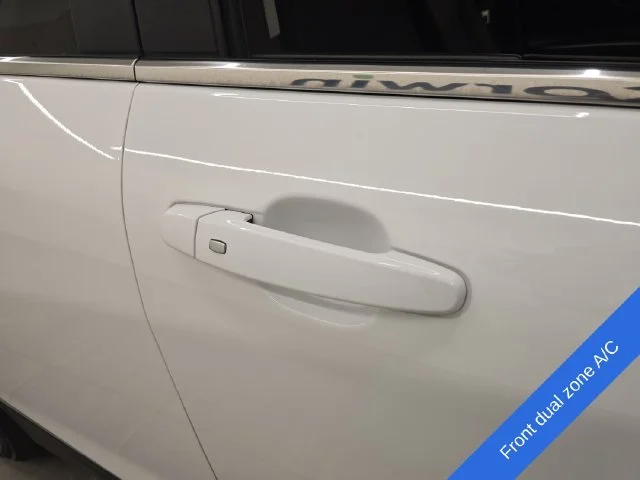 Used 2024 Summit White Chevrolet LT image 8