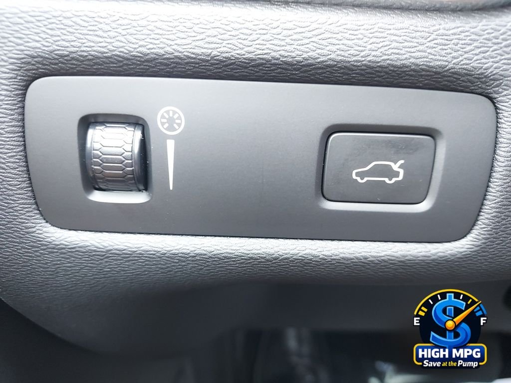 Used 2021 Blue Volvo T5 Inscription image 18