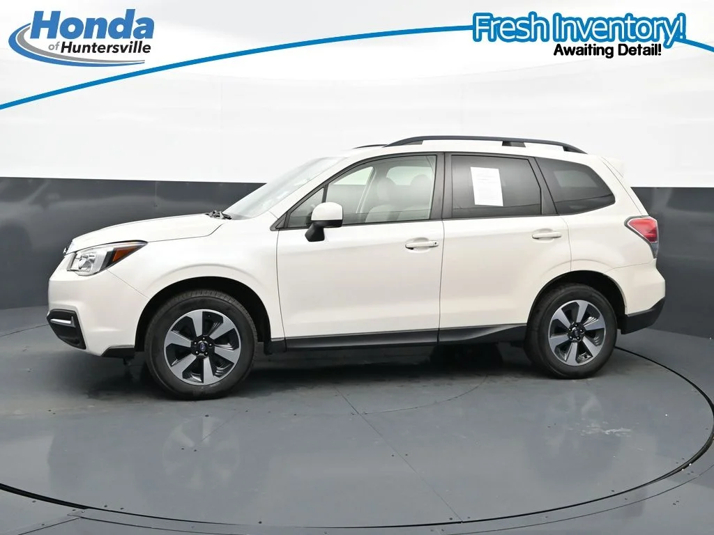 Used 2018 Crystal White Pearl Subaru 2.5i Premium image 6