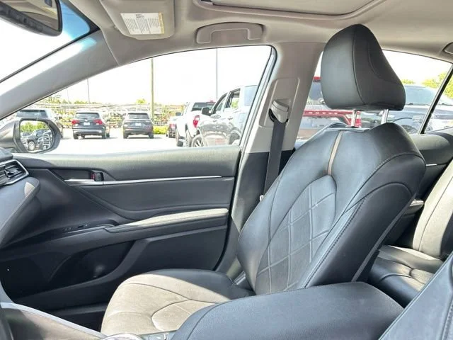 Used 2018 Gray Toyota XLE image 29