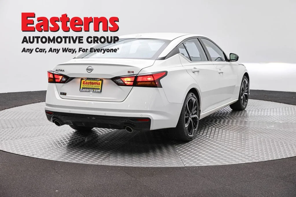 Used 2024 White Nissan 2.5 SR image 5
