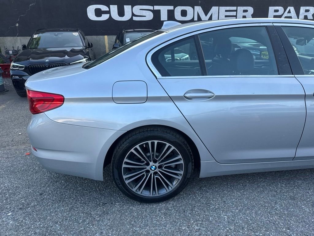 Used 2019 Silver BMW 530i xDrive image 10