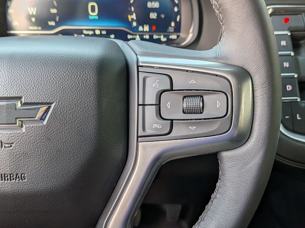 Used 2022 White Chevrolet Z71 image 20