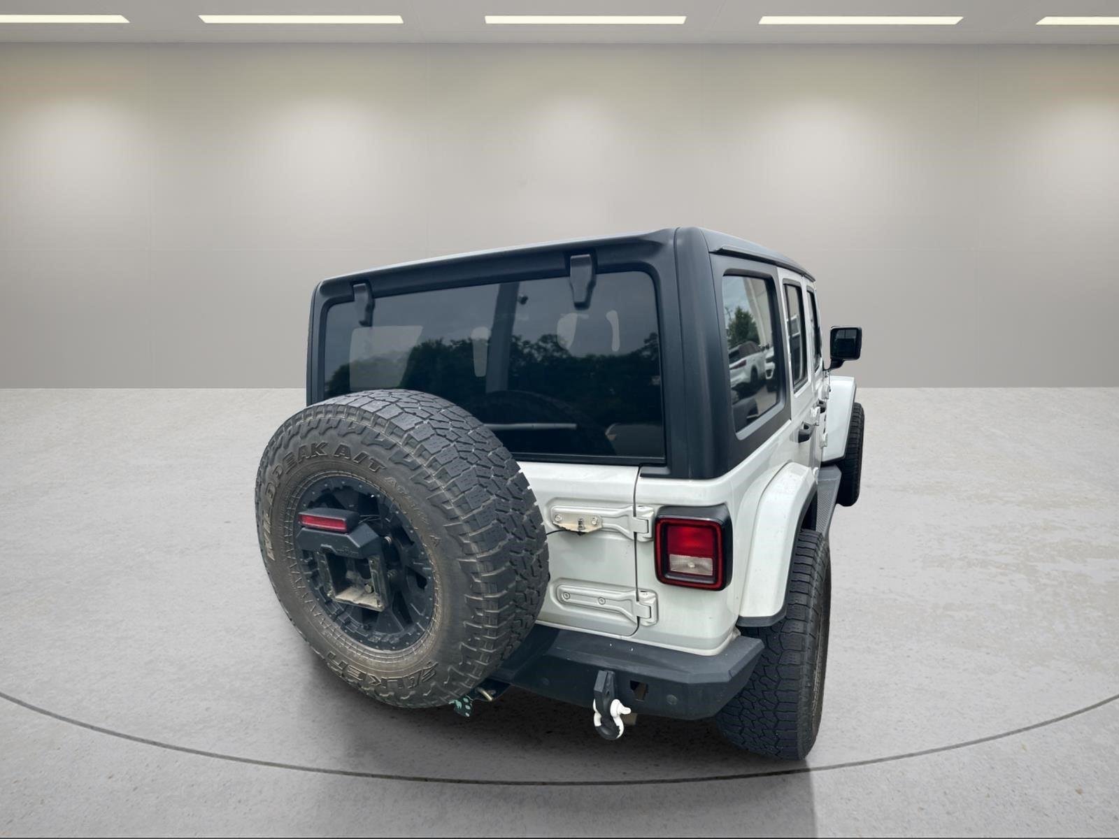 Used 2019 Bright White Clearcoat Jeep Sahara image 9