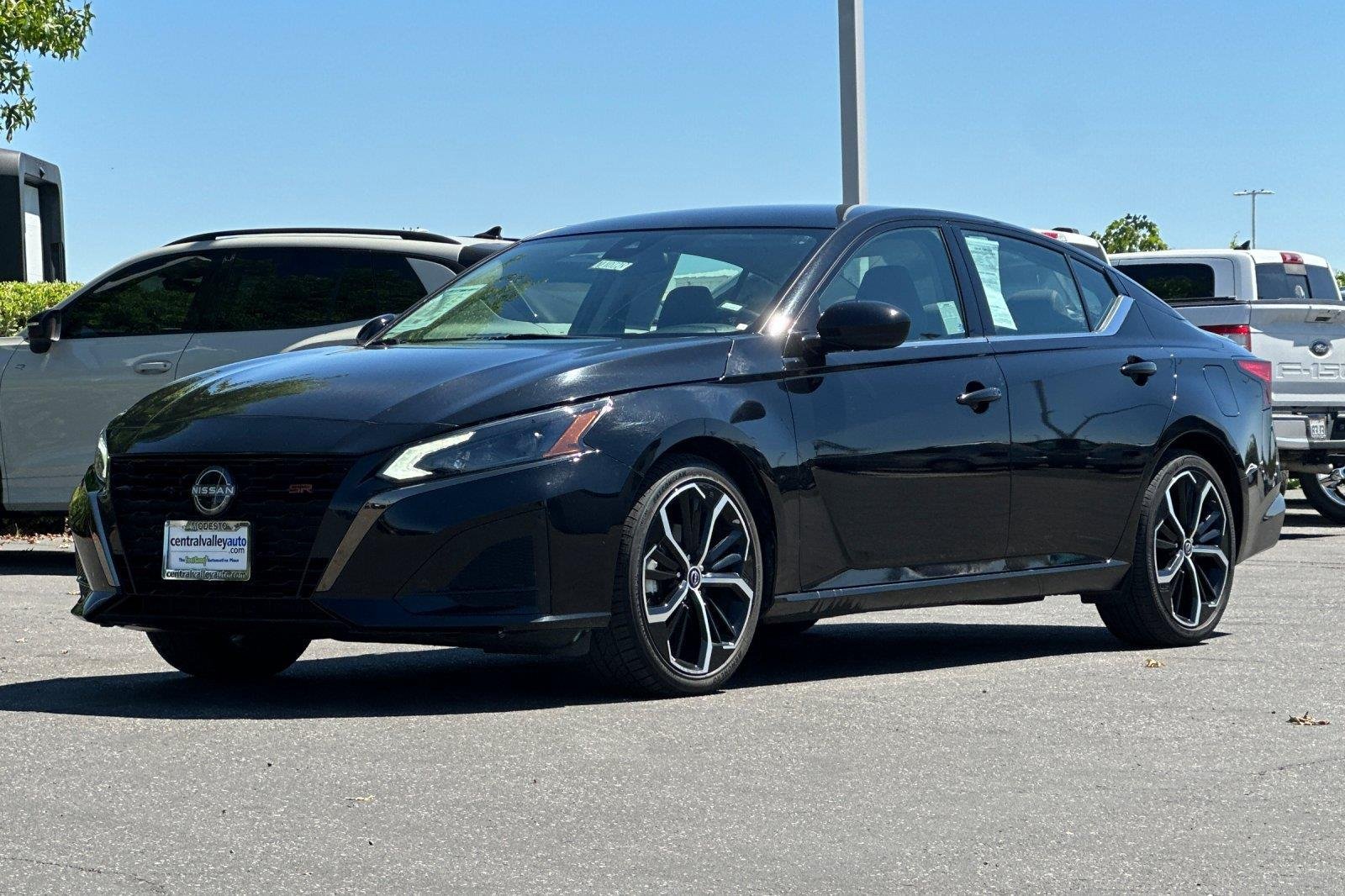 Used 2024 Super Black Nissan 2.5 SR image 8