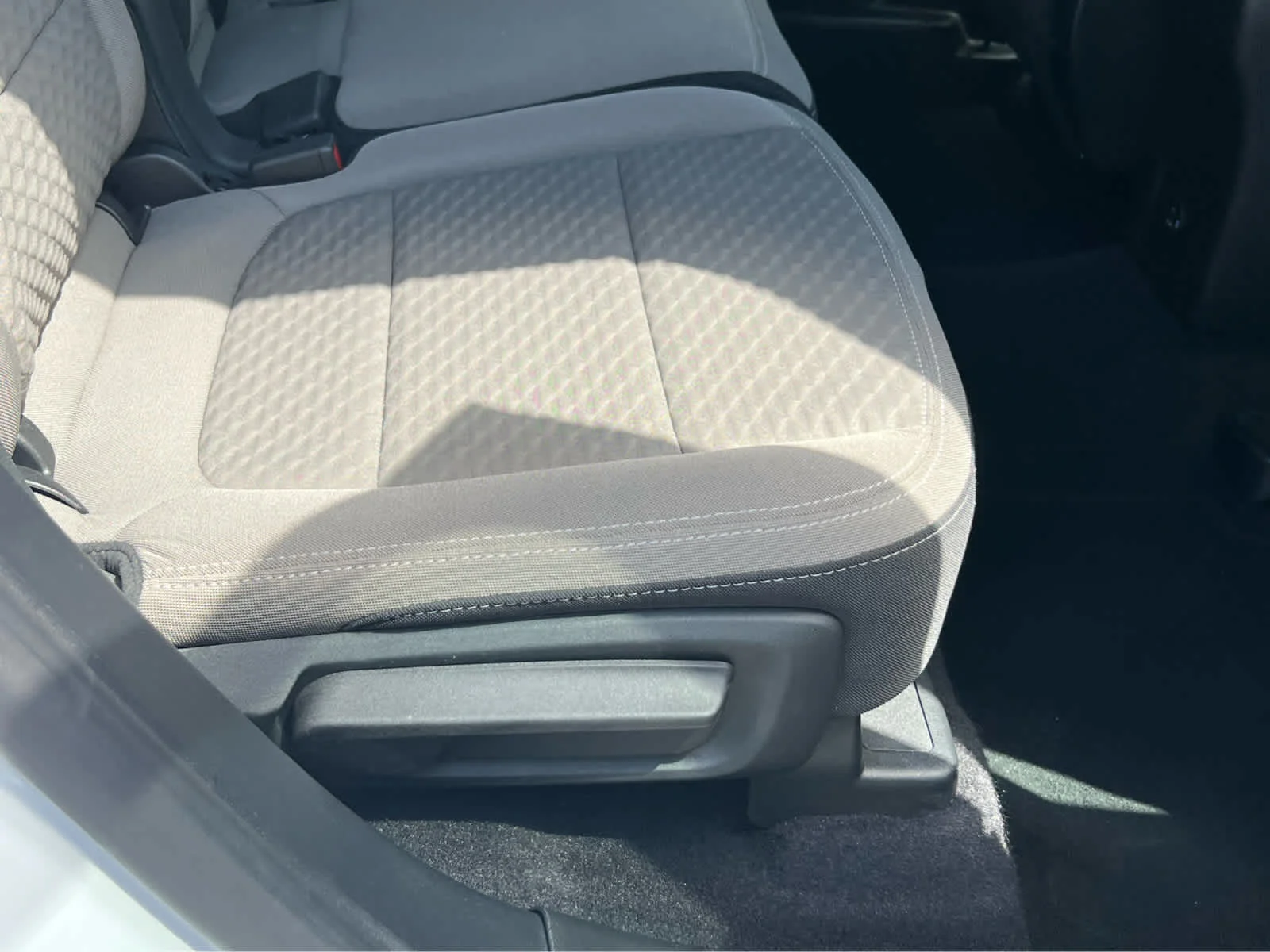 Certified Used 2022 Oxford White Ford SE image 21