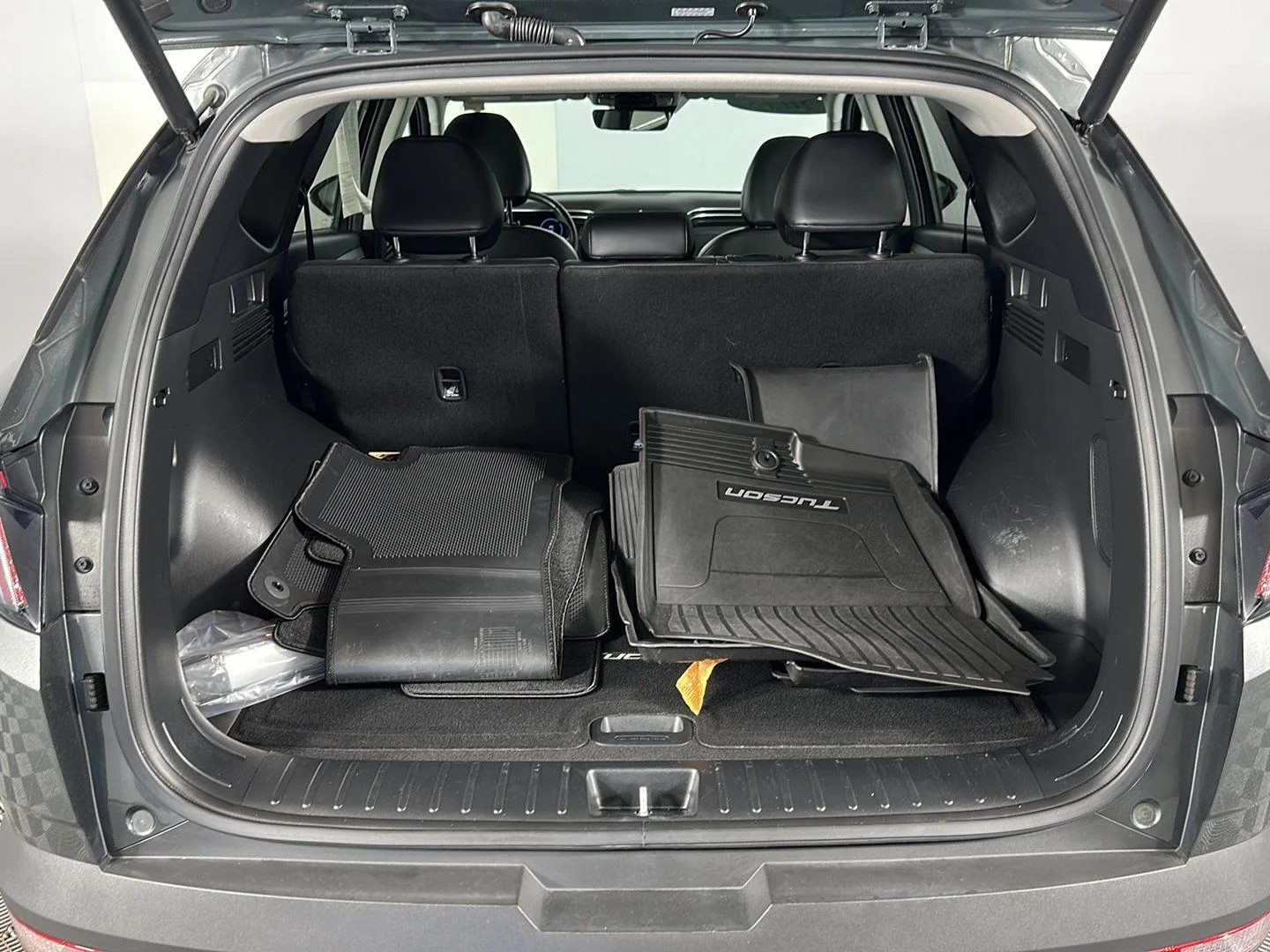 Used 2022 Amazon Gray Hyundai Limited image 30