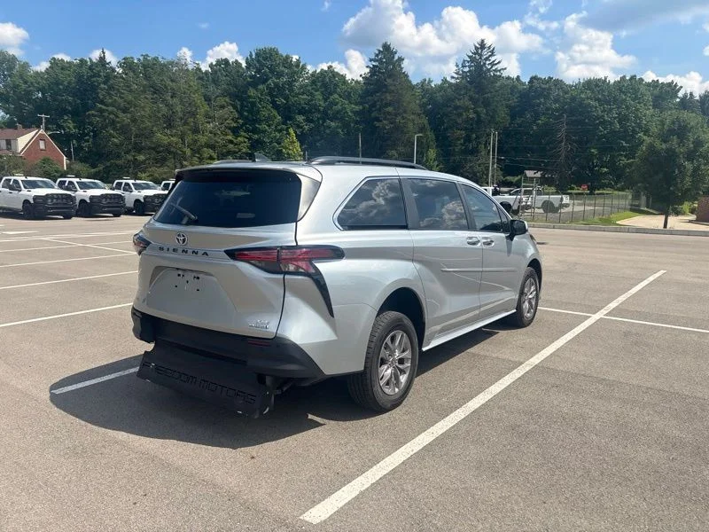 Used 2022 Silver Toyota XLE image 3