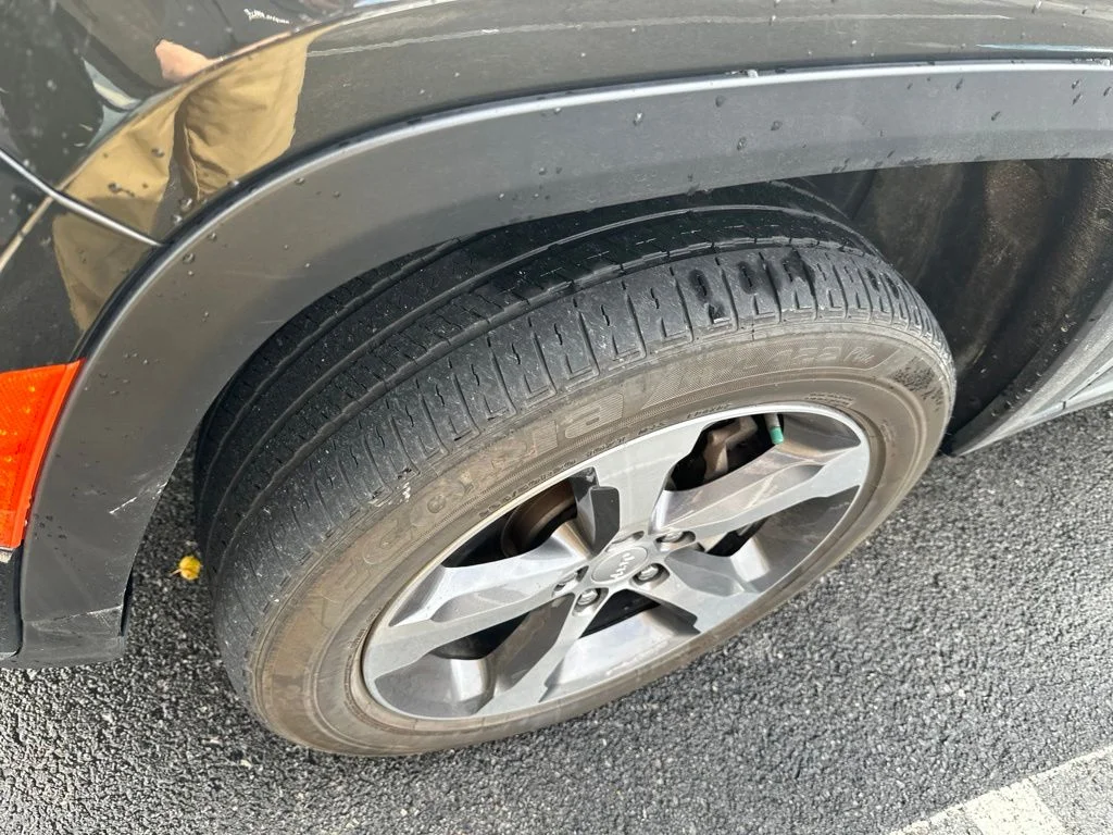 Used 2023 Gray Jeep Limited image 6