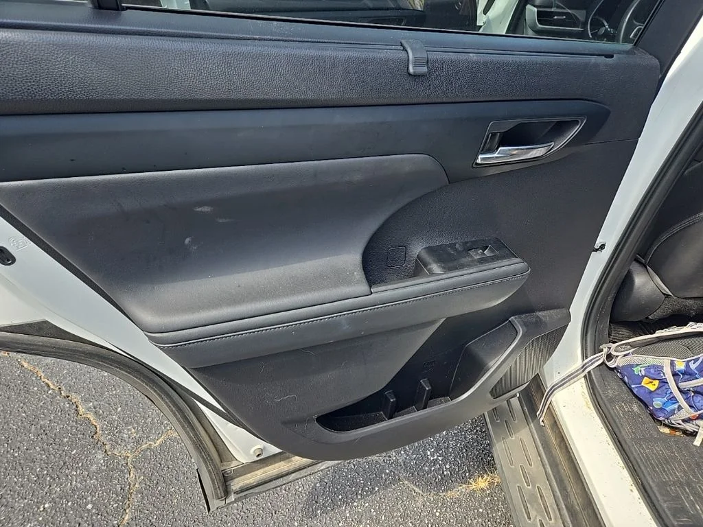 Used 2022 Beige Toyota XLE image 10