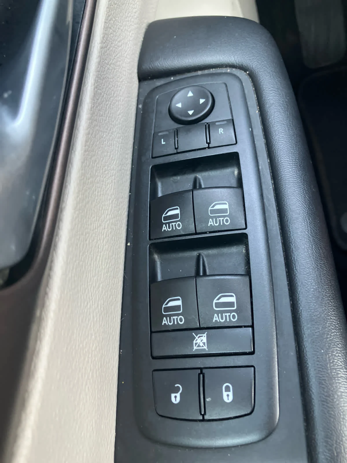 Used 2017 Dark Cordovan Pearlcoat Chrysler Touring-L Plus image 12