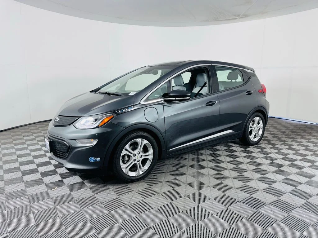 Used 2021 Gray Chevrolet LT image 4