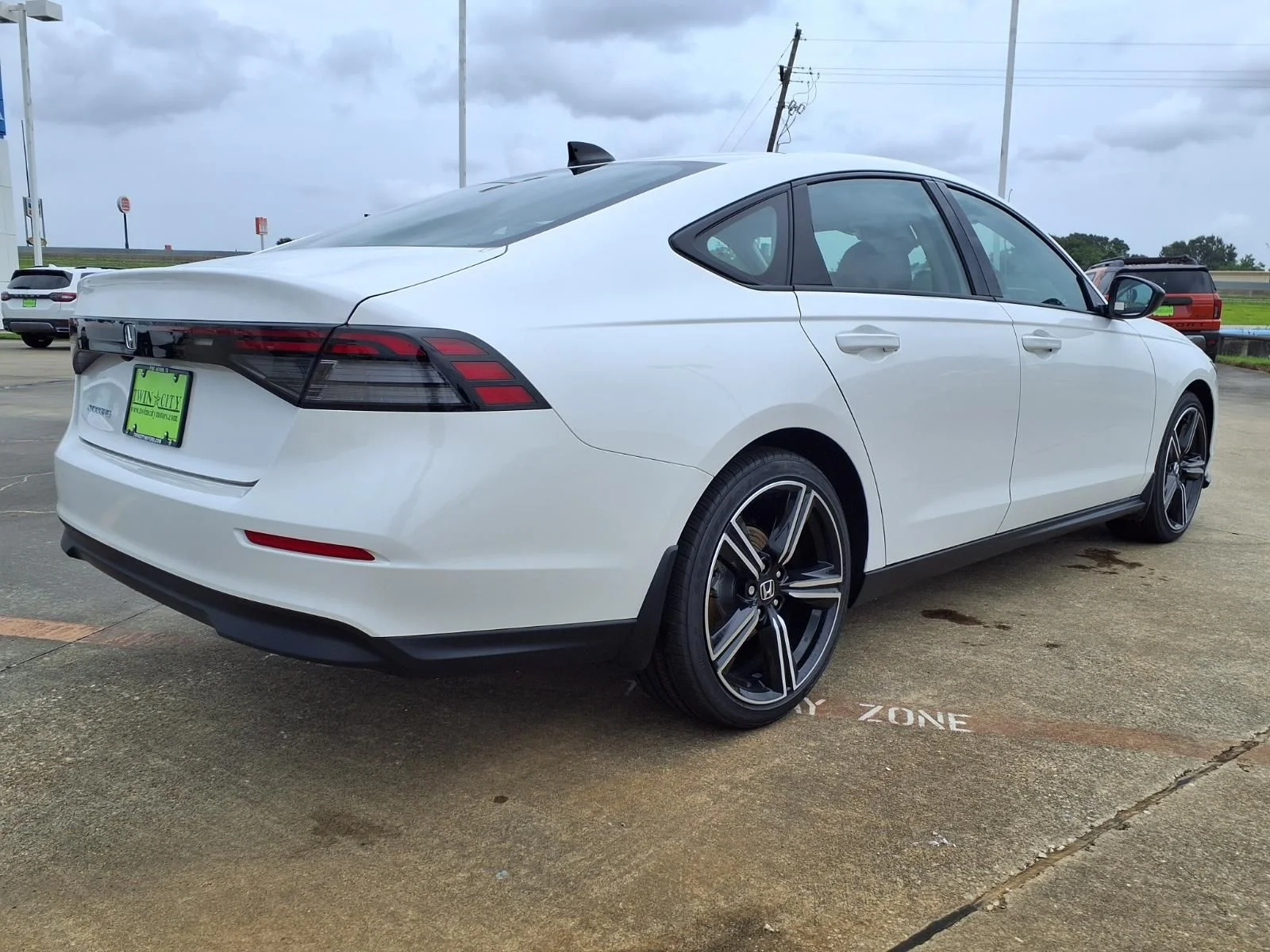 New 2026 White Honda SE image 2