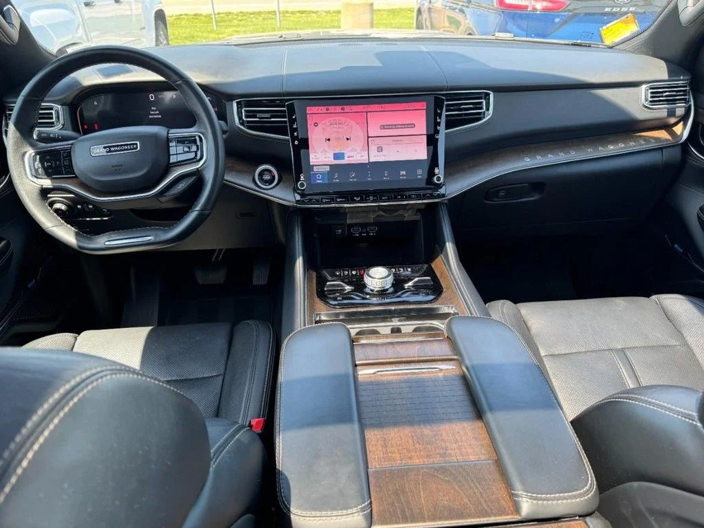 Used 2024 Black Jeep Base image 13