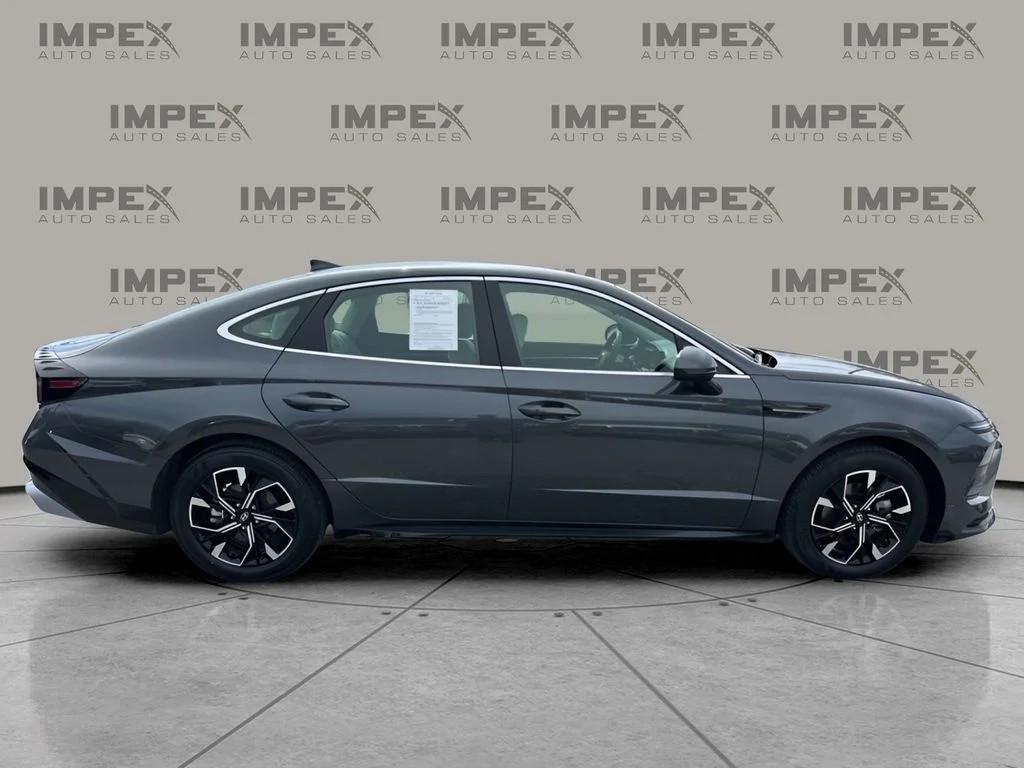 Used 2025 Gray Hyundai SEL image 6
