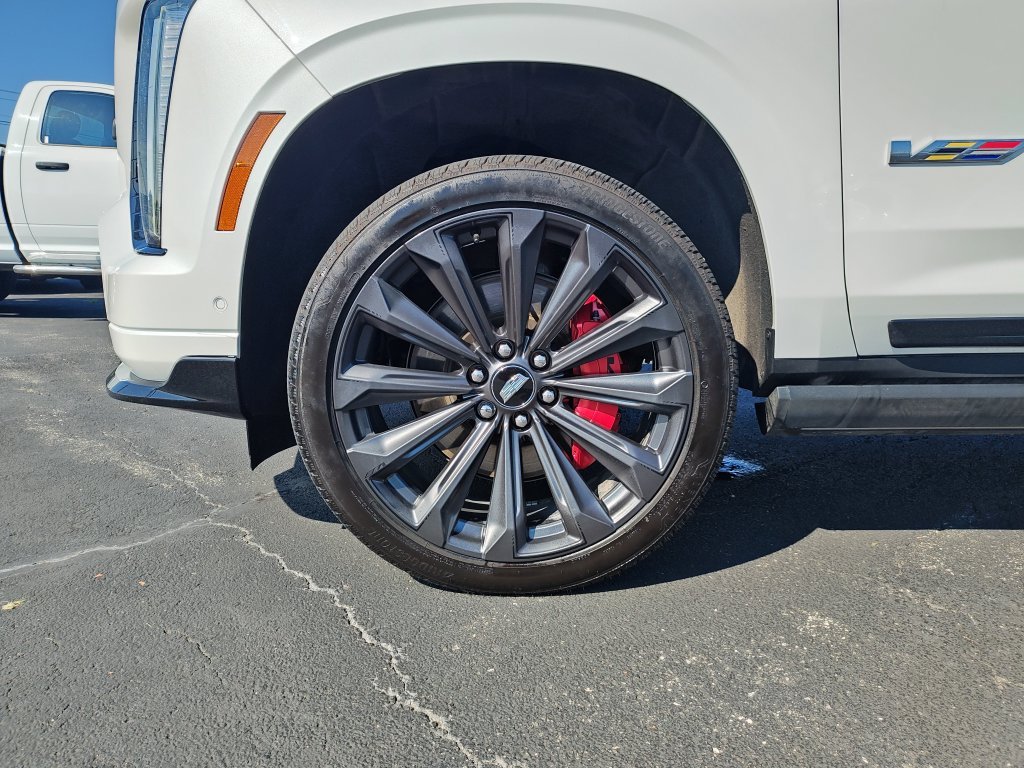 Used 2025 White Cadillac V-Series image 11