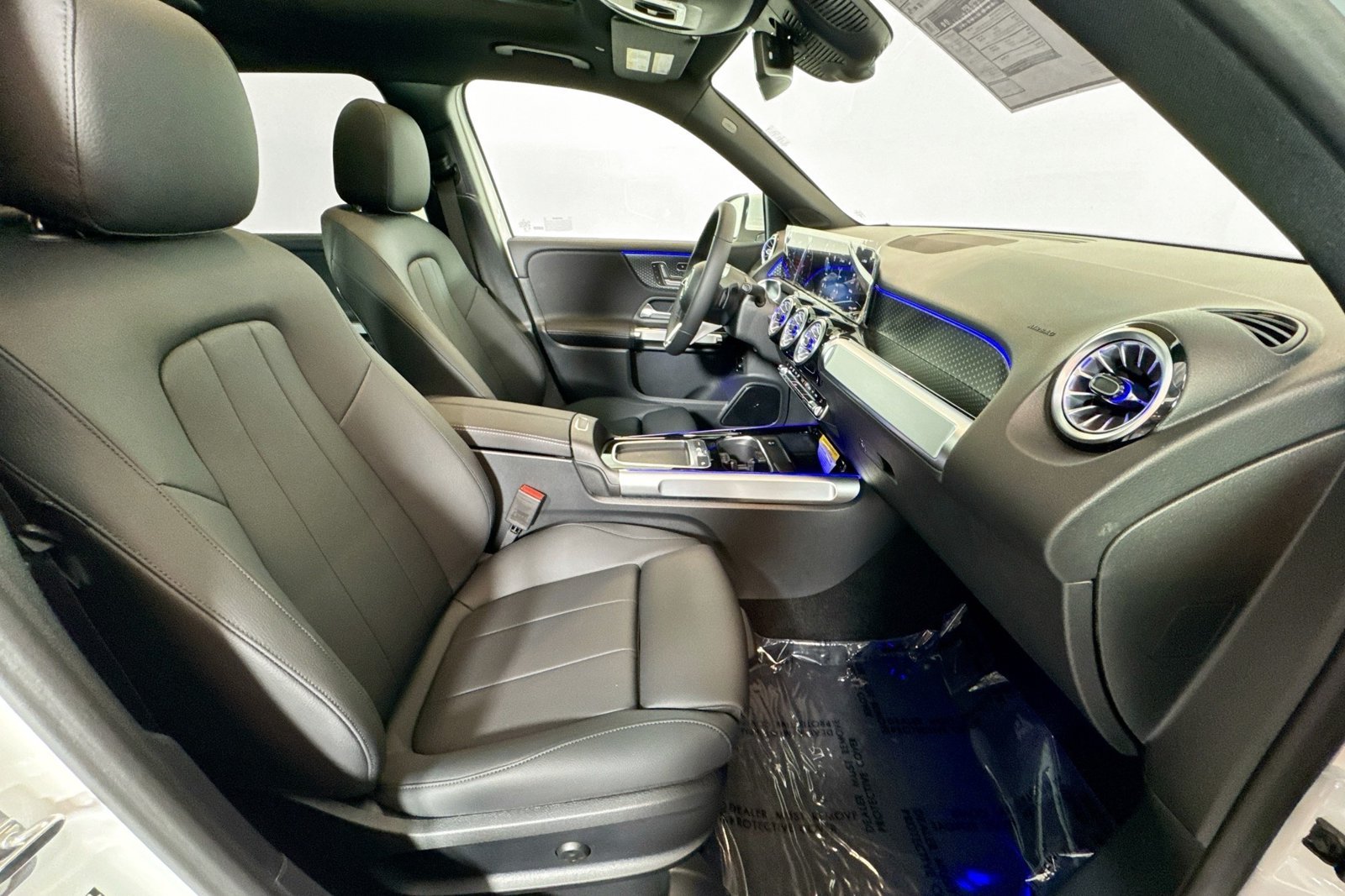 New 2026 Polar White Mercedes-Benz GLB 250 image 26