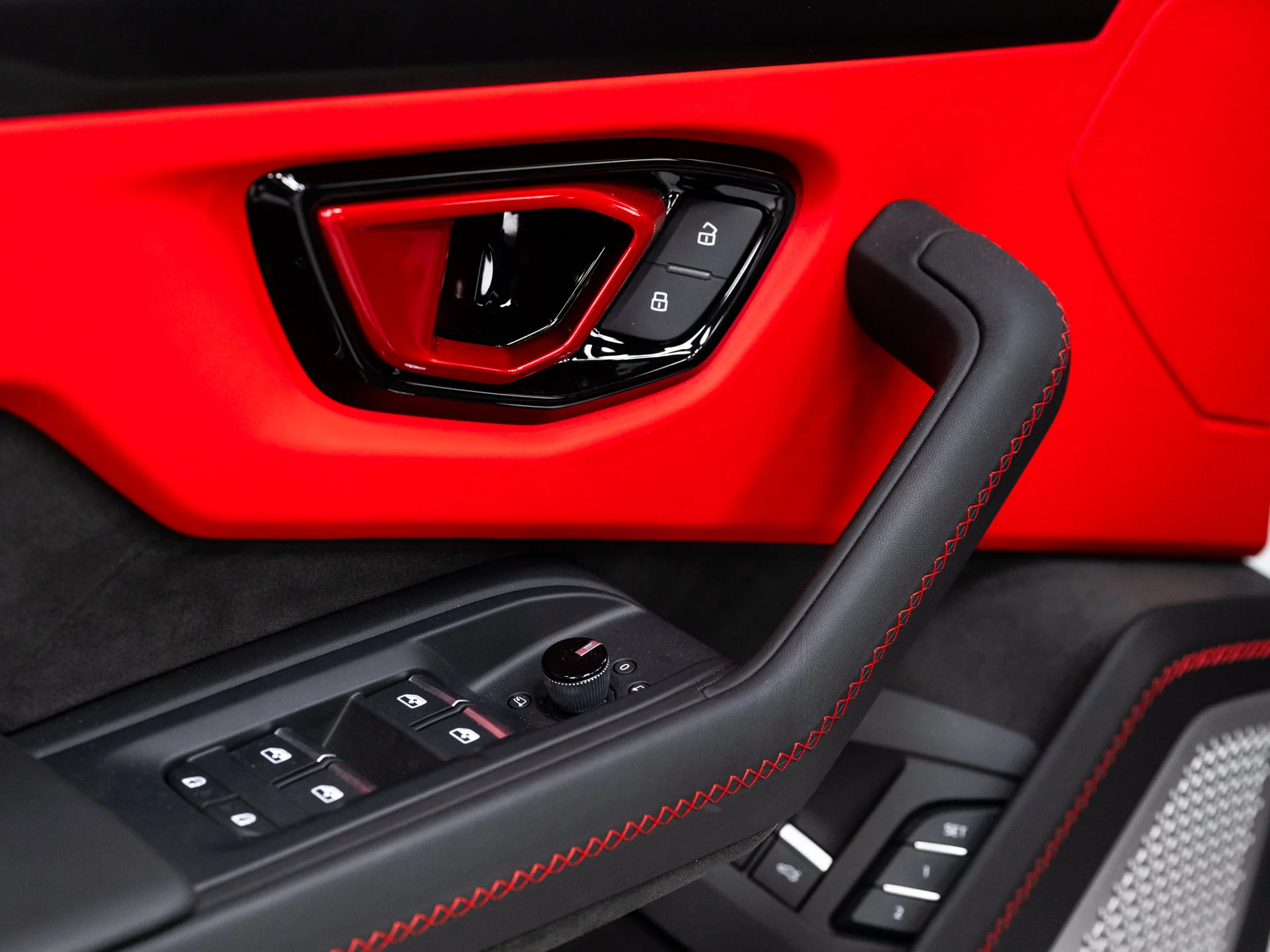 Used 2025  Lamborghini SE image 45