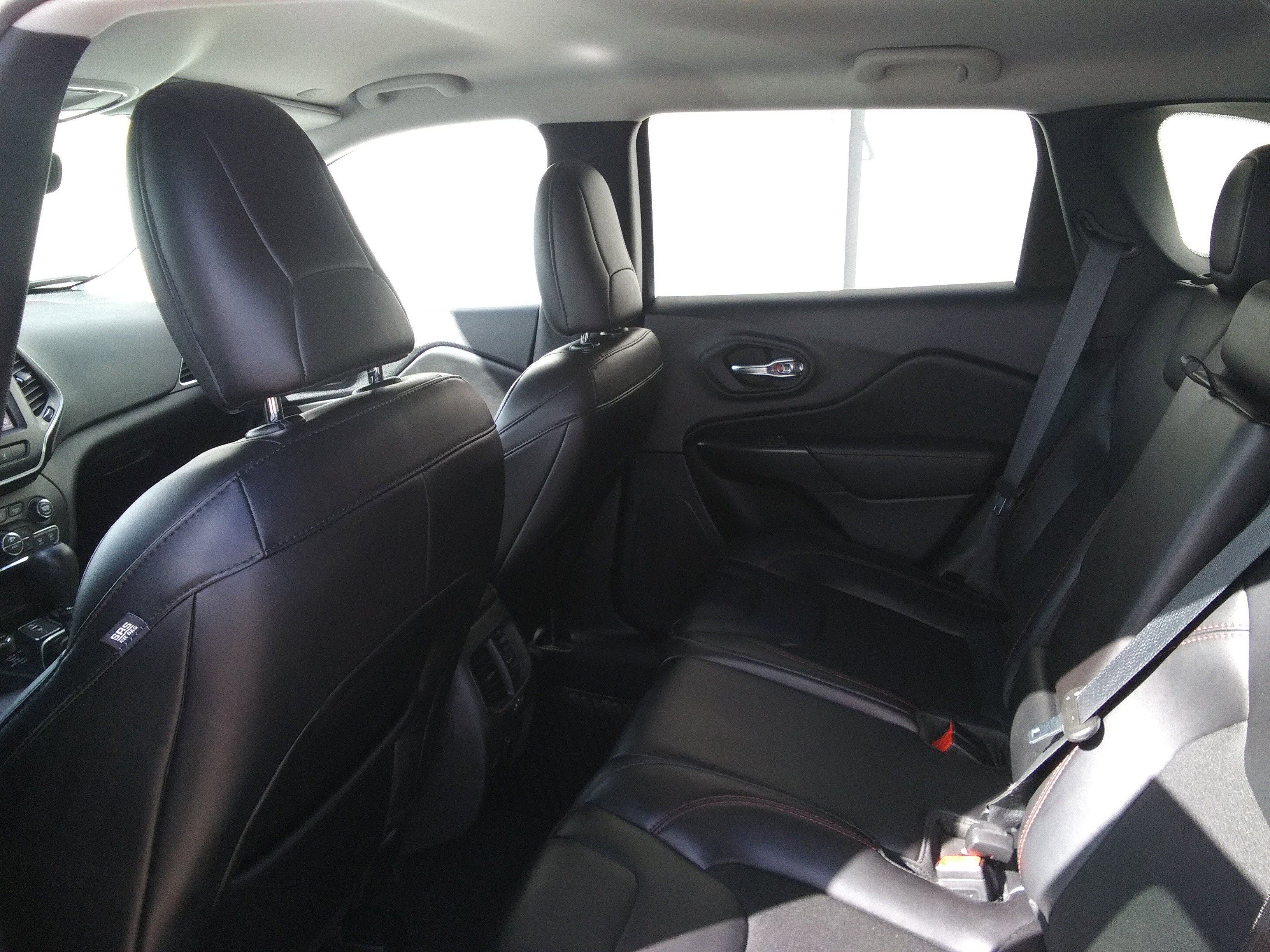 2021 Jeep Cherokee photo 9