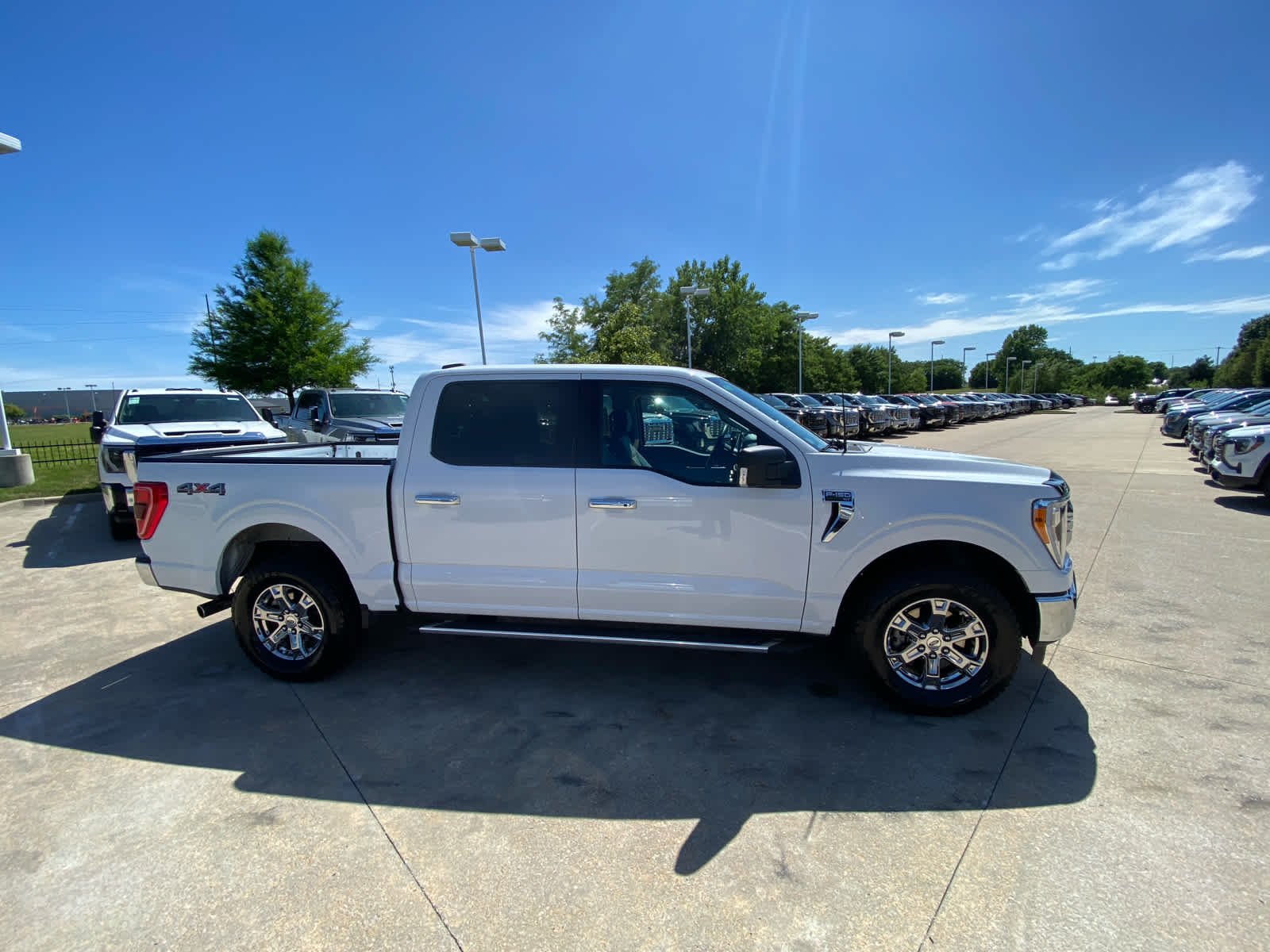 Used 2023  Ford XL image 3