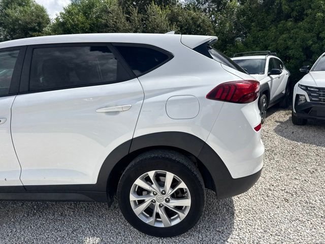 Used 2021 White Hyundai SE image 9