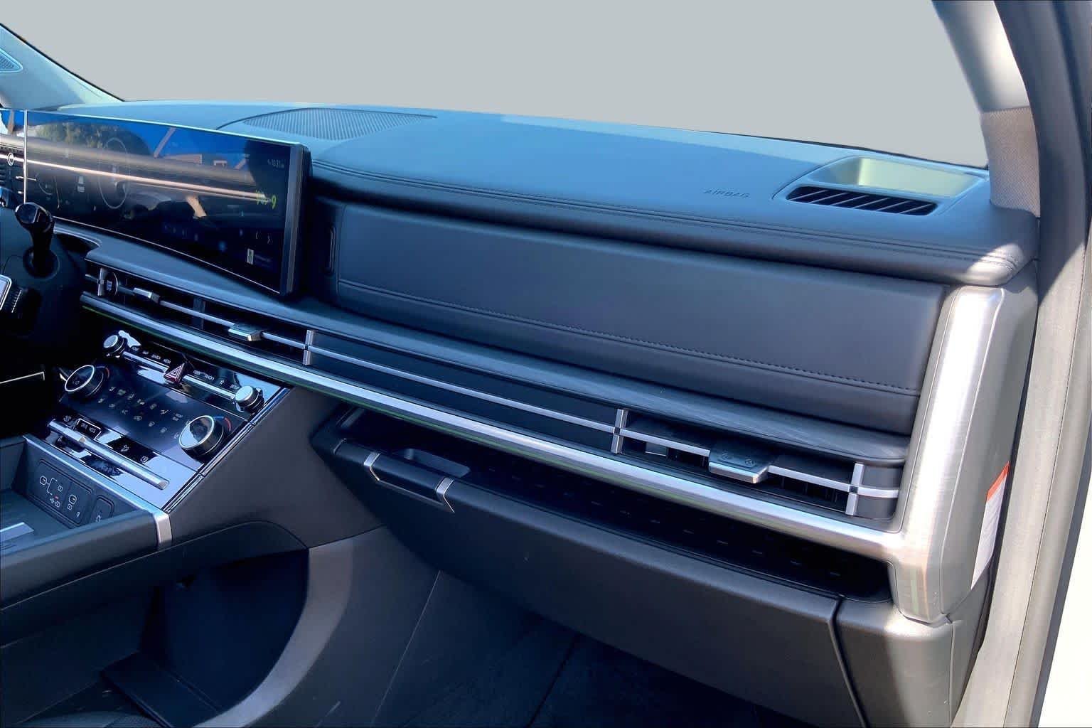 Used 2025 Hampton Gray Hyundai Limited image 19