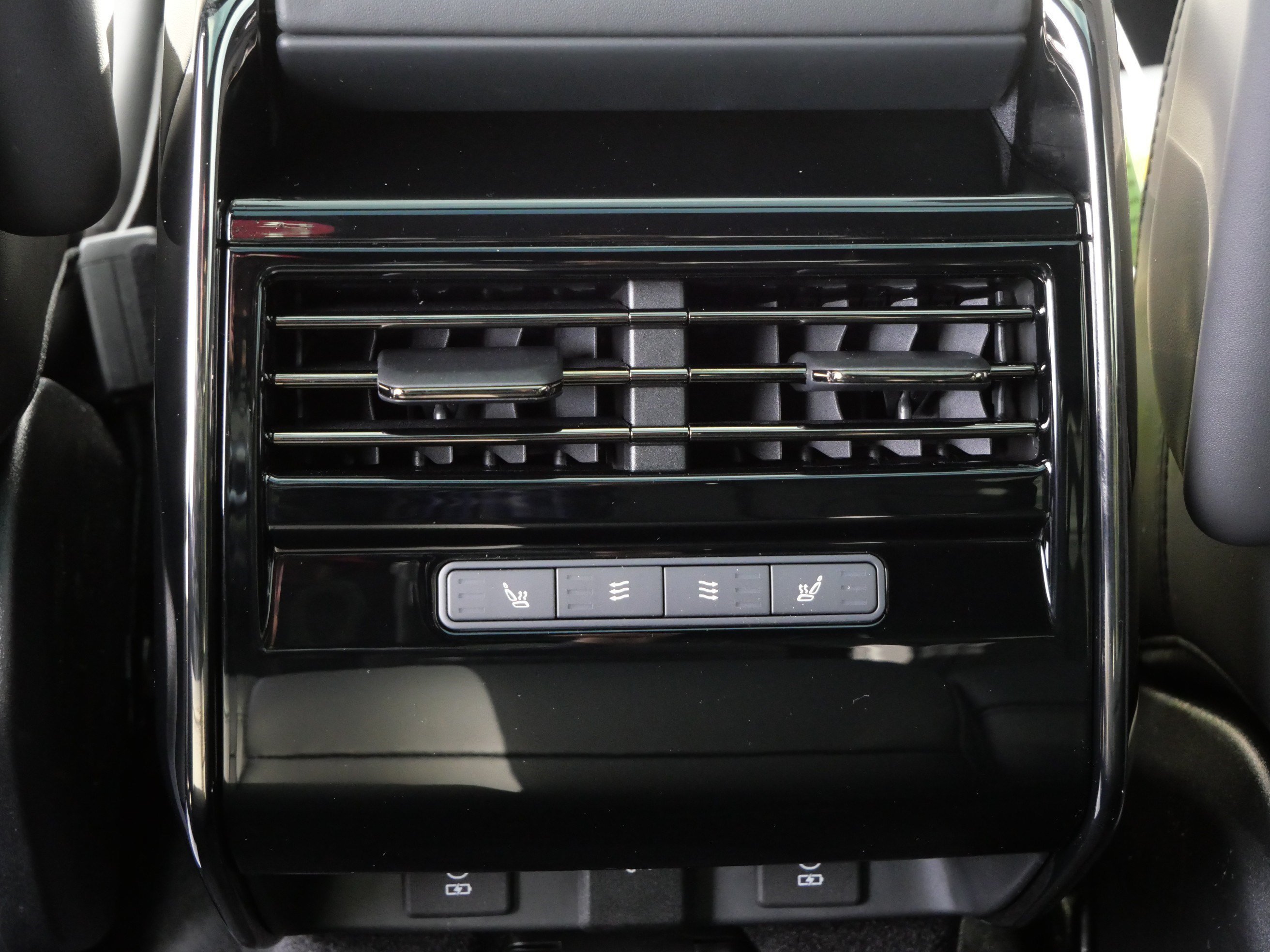 New 2027 Santorini Black LAND ROVER SE image 19