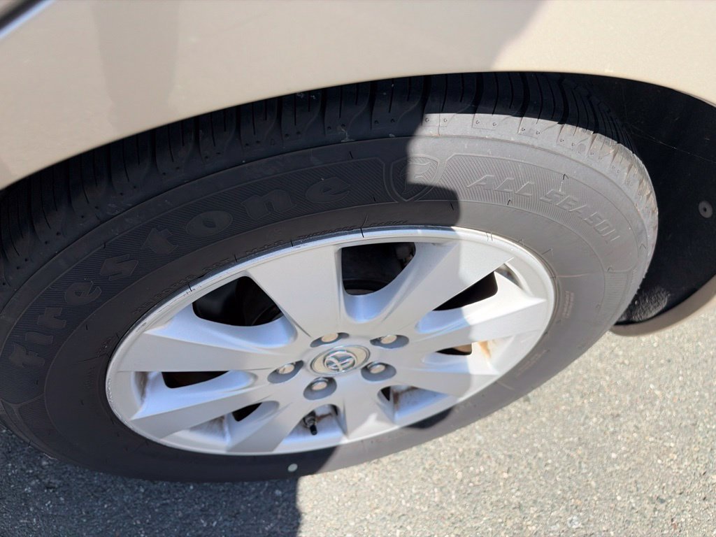 Used 2008 Beige Toyota XLE image 6