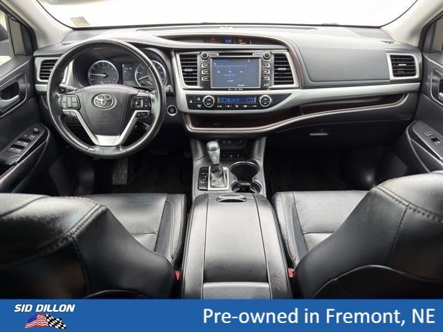 Used 2018 Blizzard Pearl Toyota XLE image 9
