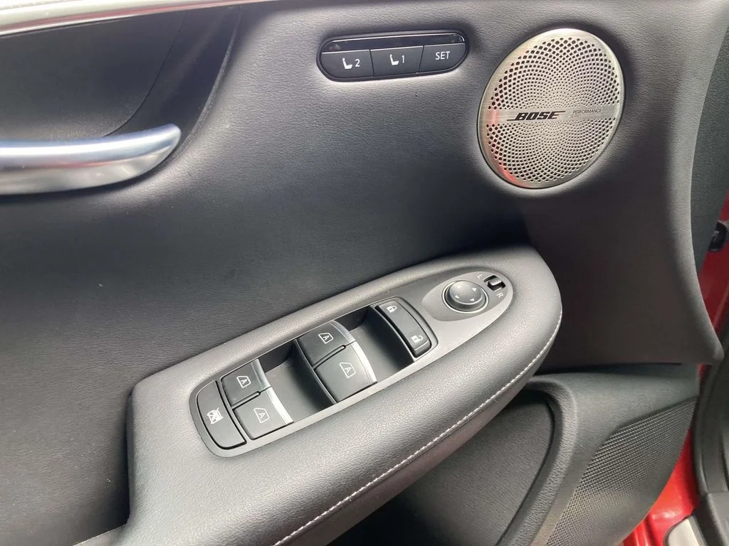 Used 2021 Red INFINITI Sensory image 12