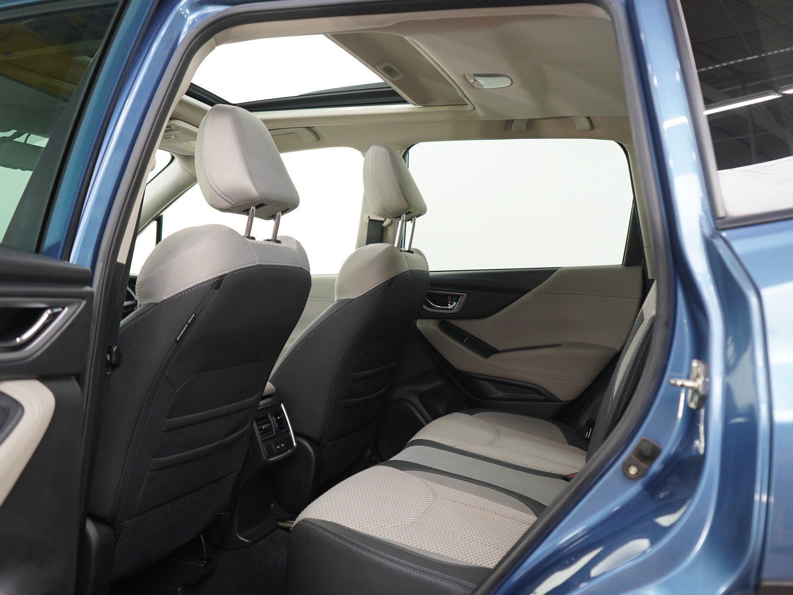 Used 2020 Horizon Blue Pearl Subaru Premium image 18