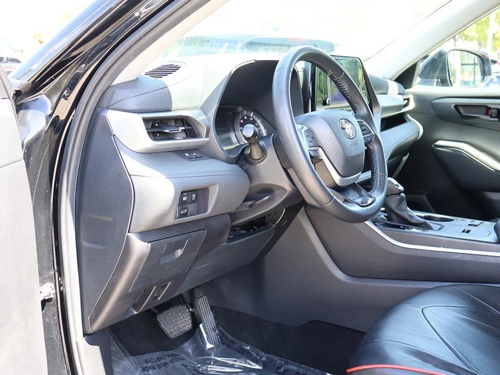 2024 Toyota Highlander LE - Photo 24