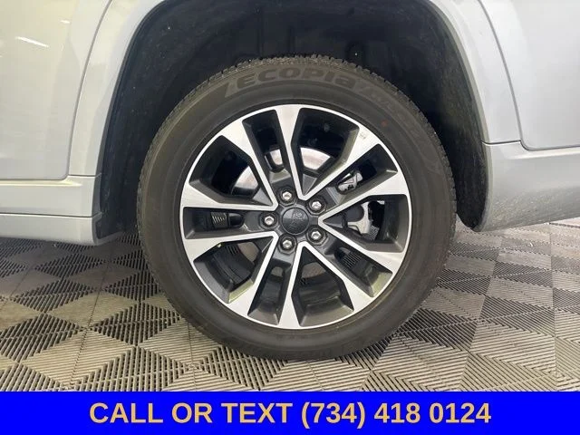 Used 2023 Silver Jeep Overland image 54