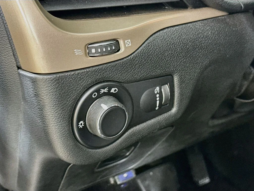 Used 2016 Black Jeep Sport image 10