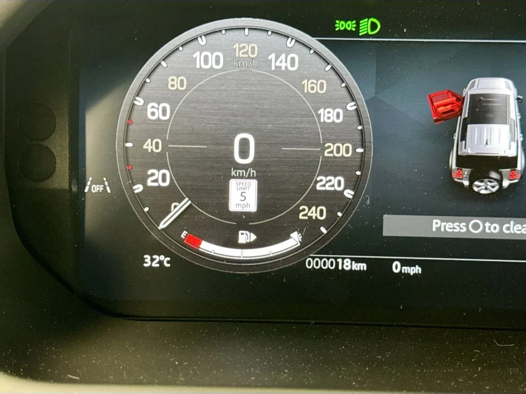 New 2026 Fuji White Land Rover X-Dynamic SE image 12