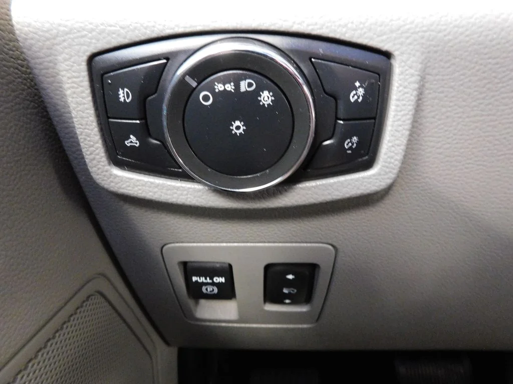Used 2020 Iconic Silver Metallic Ford XLT image 17