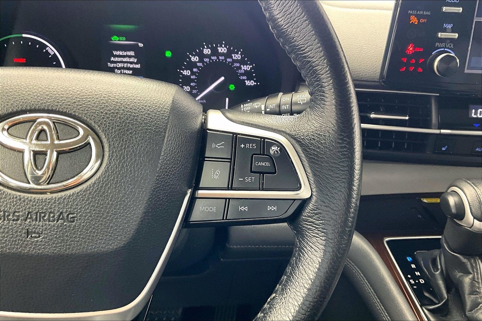 Used 2022 Wind Chill Pearl Toyota XLE image 22