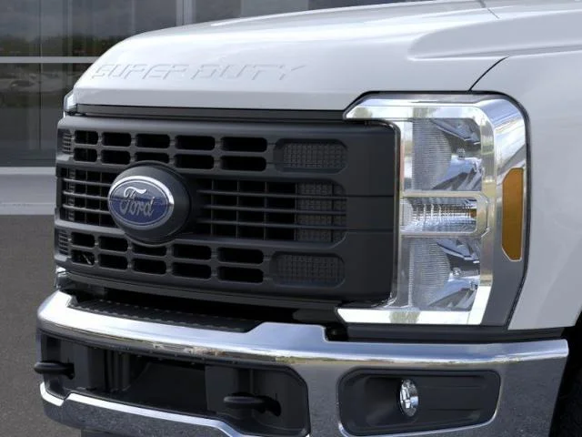 New 2026 Oxford White Ford F-350® XL image 39