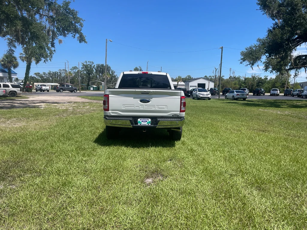 Used 2023 Star White Ford Lariat 4X4 Hybrid image 4