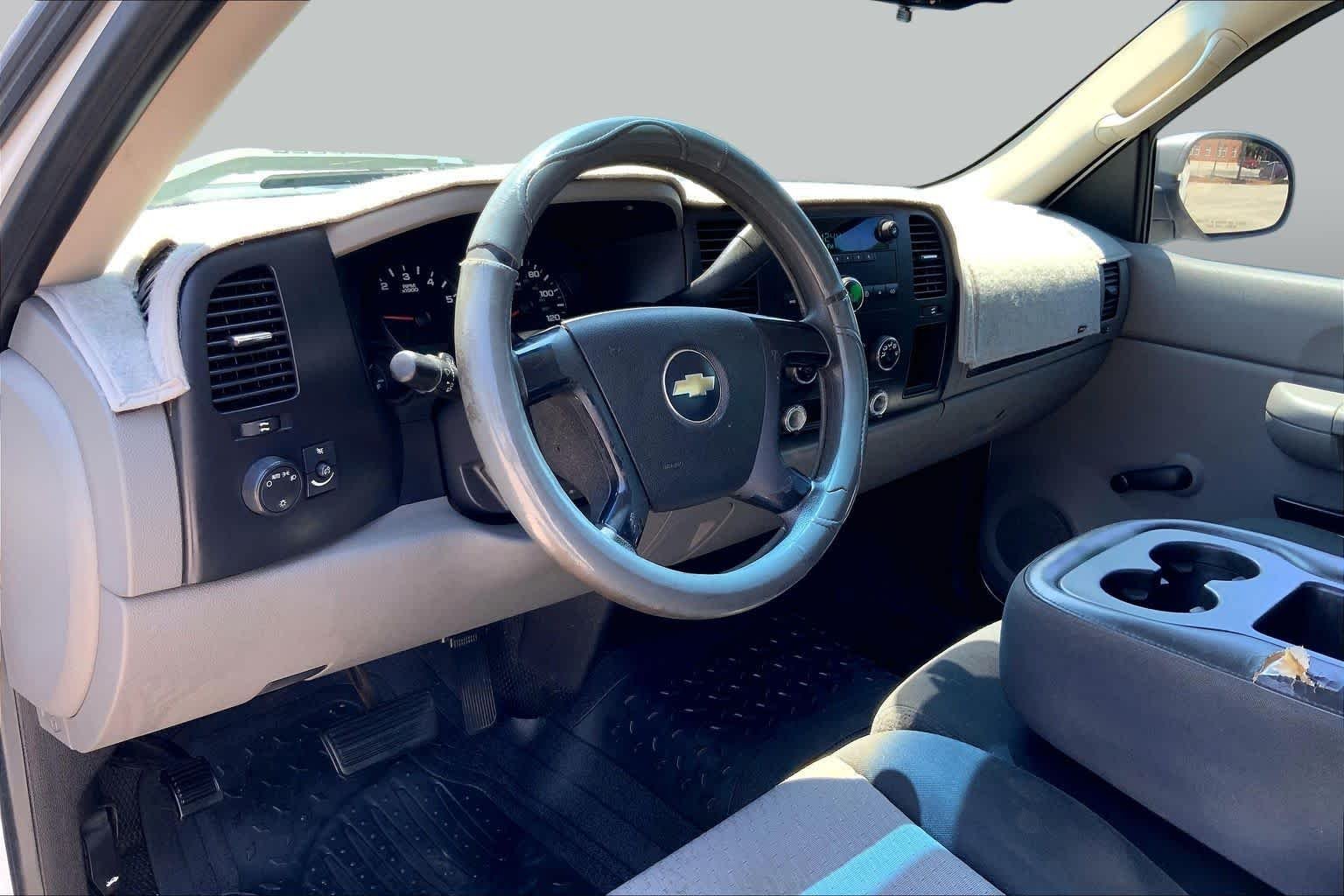 Used 2007 Summit White Chevrolet Work Truck image 17