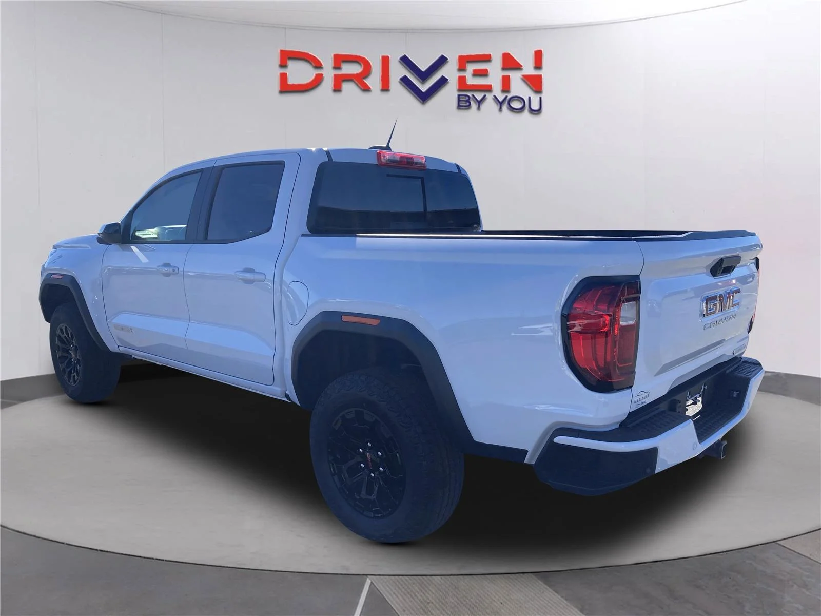 New 2026 Summit White GMC Elevation image 6