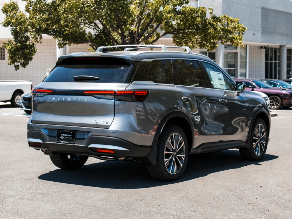 New 2027 GRAPHITE SHADOW INFINITI Luxe AWD image 5