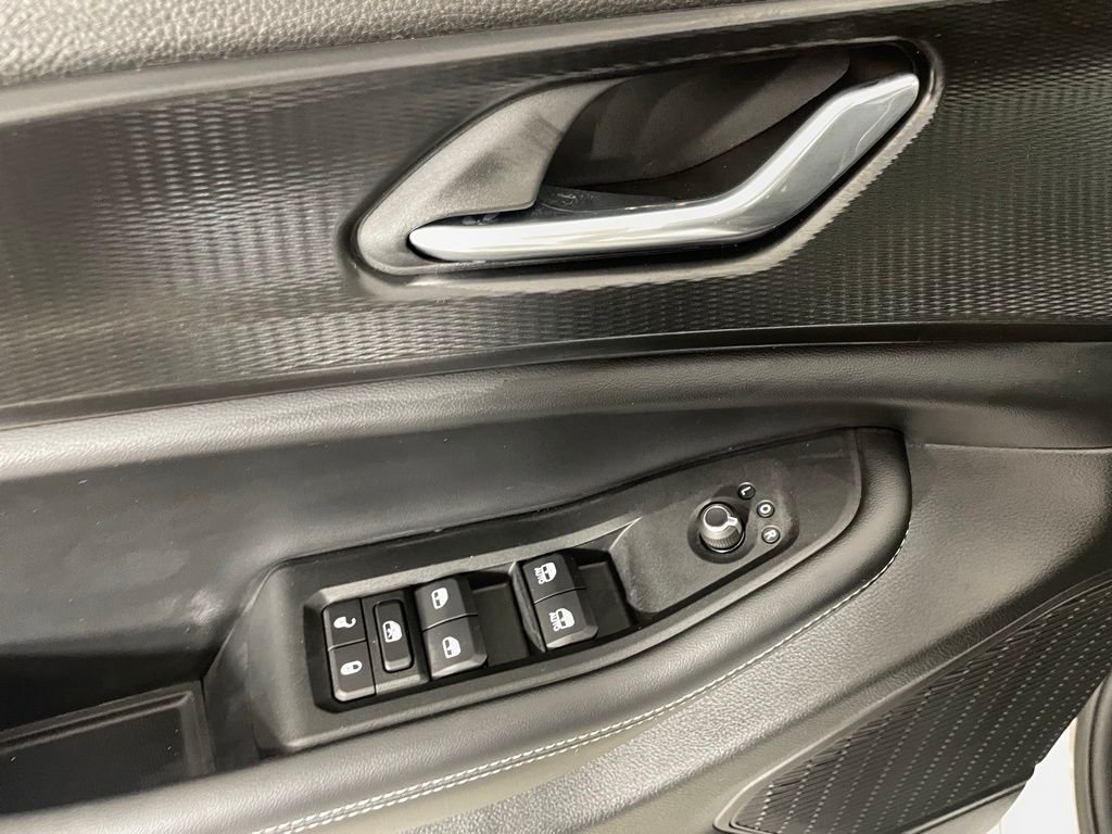 New 2025 Silver Zynith Exterior Paint Jeep Altitude image 15