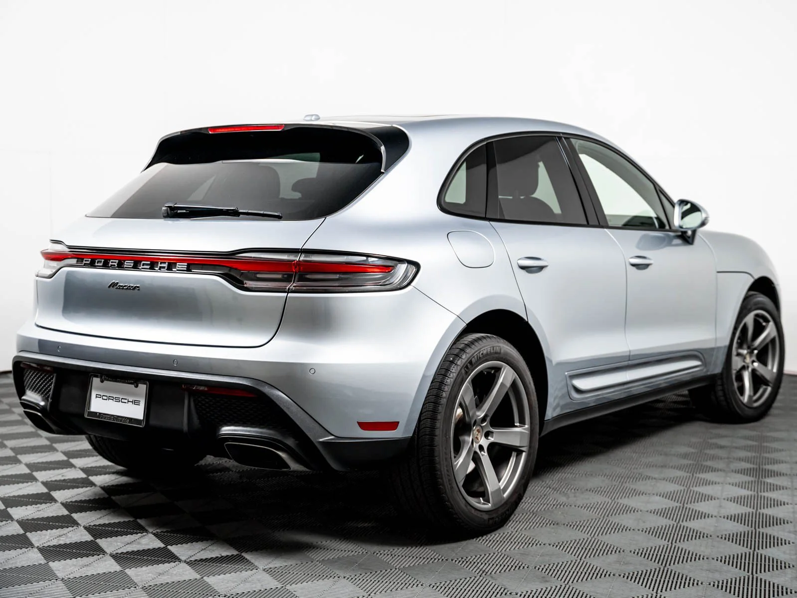 Certified Used 2023 DOLOMITE SILVER Porsche  image 10